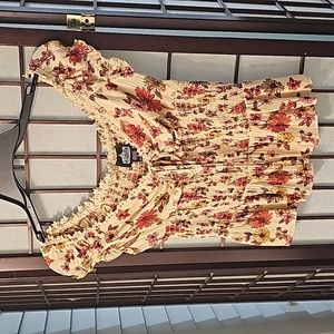 Ruffled key-hole top by Angie